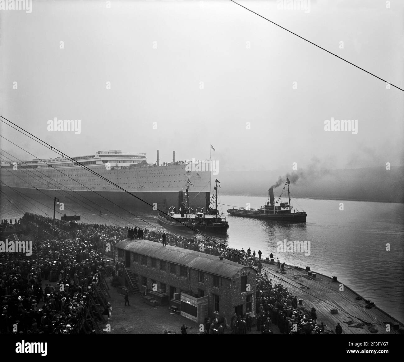 RMS AQUITANIA. Lanzamiento, 21st de abril de 1913. La Aquitania fue la tercera de las líneas de la línea de Cunard Express (después de la Mauretania y Lusitania), y. Foto de stock