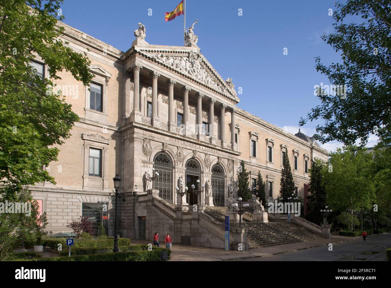 Fachada de la Biblioteca Nacional, Madrid, España. Foto de stock
