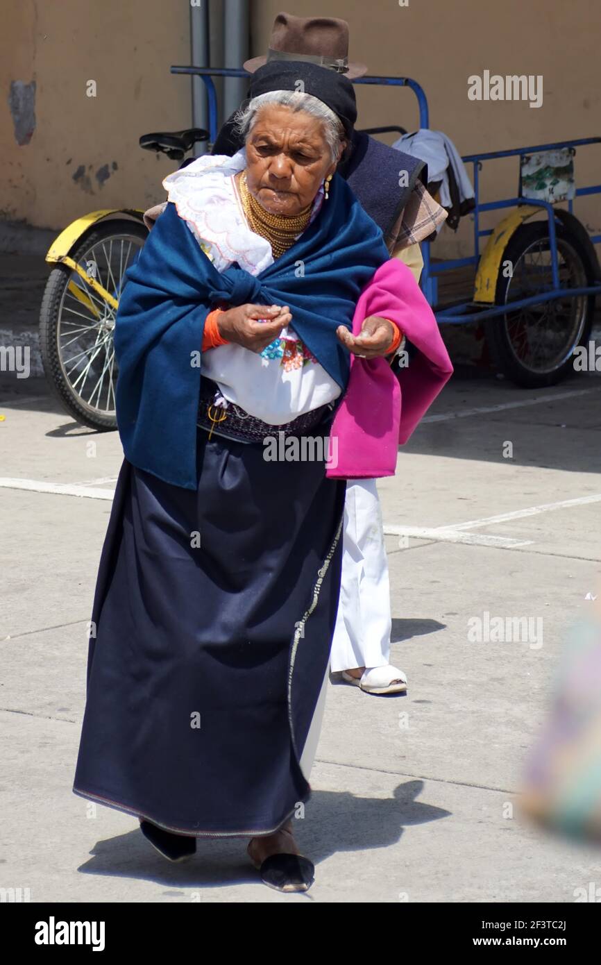 Ropa Tradicional Quechua Fotos e Imágenes de stock - Alamy