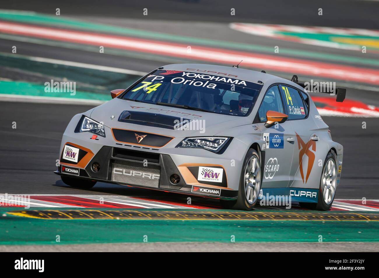 74 ORIOLA Pepe (ESP), Team Oscaro de Campos Racing, Cupra TCR, acción  durante las pruebas de coches de gira mundial de la FIA WTCR 2018 en  Barcelona, España, del 28 al 29