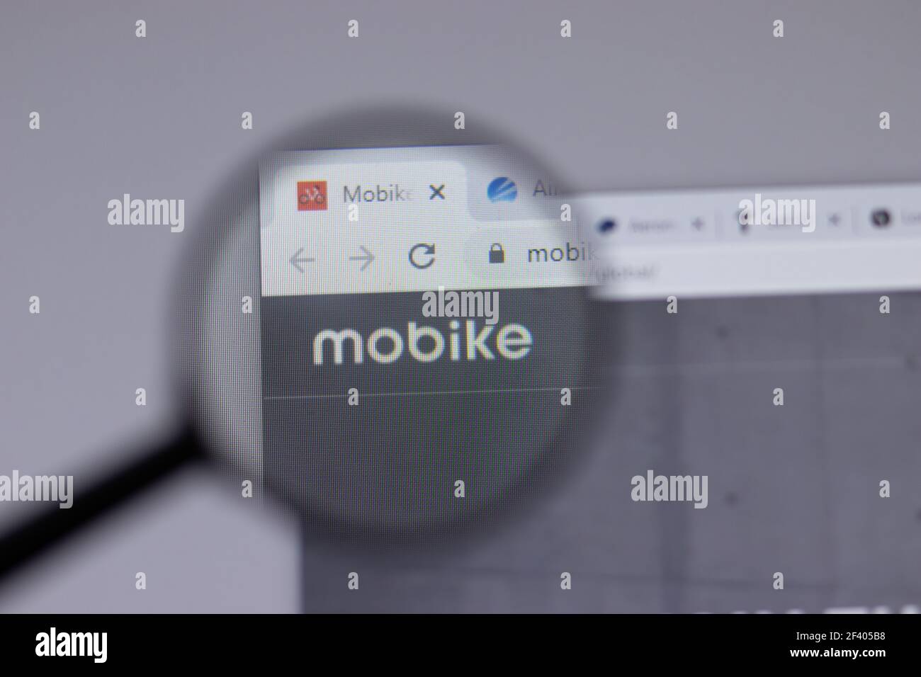 Nueva York, EE.UU. - 18 de marzo de 2021: MOBIKE logotipo de la empresa icono en el sitio web, editorial ilustrativa Foto de stock