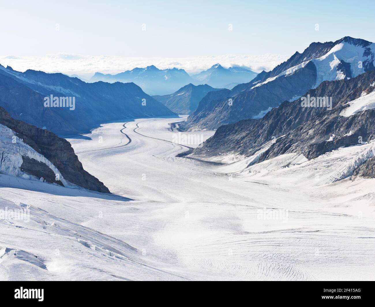 El Gran Glaciar Aletsch, a 22 km de la corriente de hielo más larga de los Alpes, comienza en la Jungfraujoch-Top de Europa Foto de stock