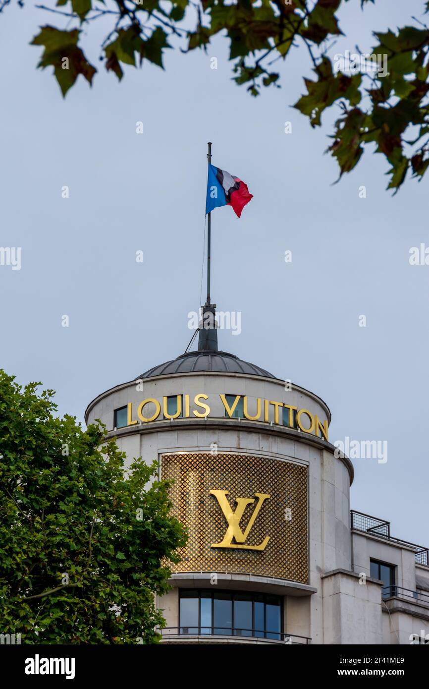 Marca Del Logotipo De Louis Vuitton Y Signo De Texto Delante De La Tienda  De Casa Bolsa De Mano De La Marca Luxe Y Fotografía editorial - Imagen de  manera, frente: 221518772