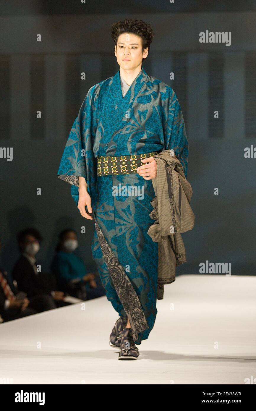 Tokio, Japón. 18 de marzo de 2021: Jotaro Saito Kimono Runway en Rakuten  Fashion Week Tokyo A/W 2021, el 18 de marzo de 2021 en Tokio, Japón.  Crédito: Michael Steinebach/AFLO/Alamy Live News