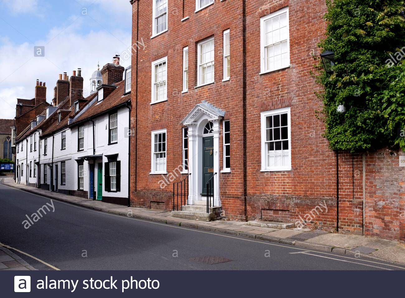 Vea a través de Church Lane hasta Southend House en Lymington, Hampshire, Inglaterra, Reino Unido Foto de stock