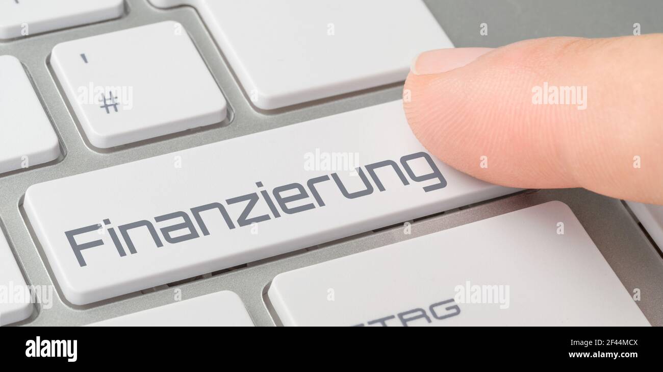 Un teclado con un botón etiquetado - Financiamiento en alemán - Finanzierung Foto de stock