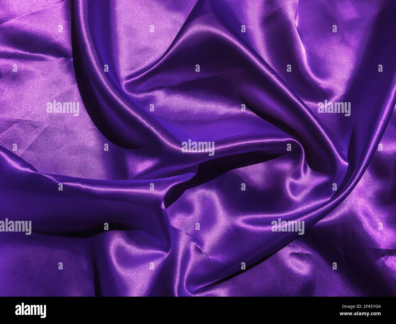 Primer plano de satén púrpura o fondo de textura de seda. Espacio de copia  con elegante diseño de papel pintado Fotografía de stock - Alamy