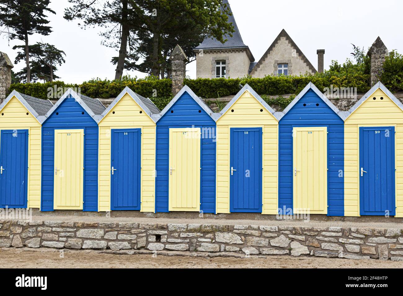 Cabañas de playa en le Lerio, Ile aux Moines, Golfo de Morbihan, Bretaña, Francia Foto de stock