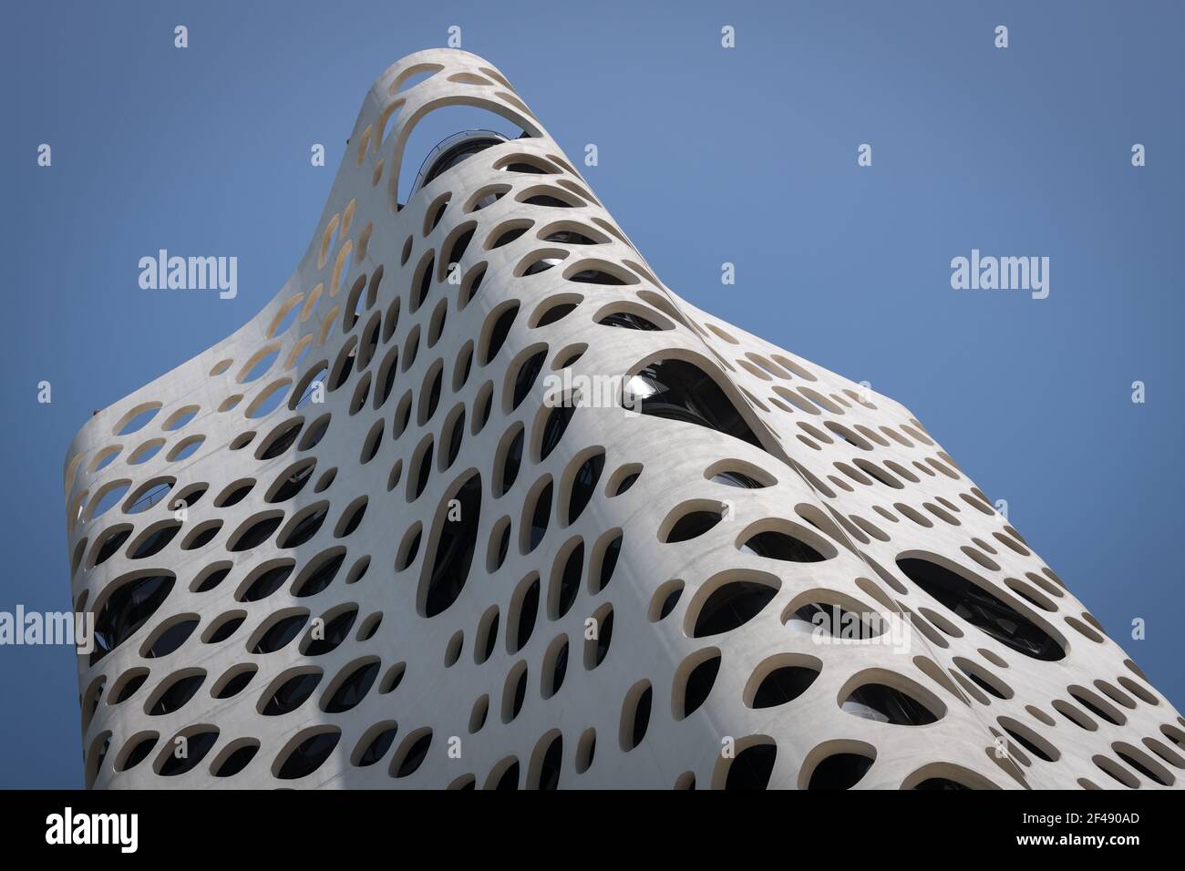 Arquitectura contemporánea del edificio de oficinas o-14 en Business Bay, Dubai, Emiratos Árabes Unidos Foto de stock