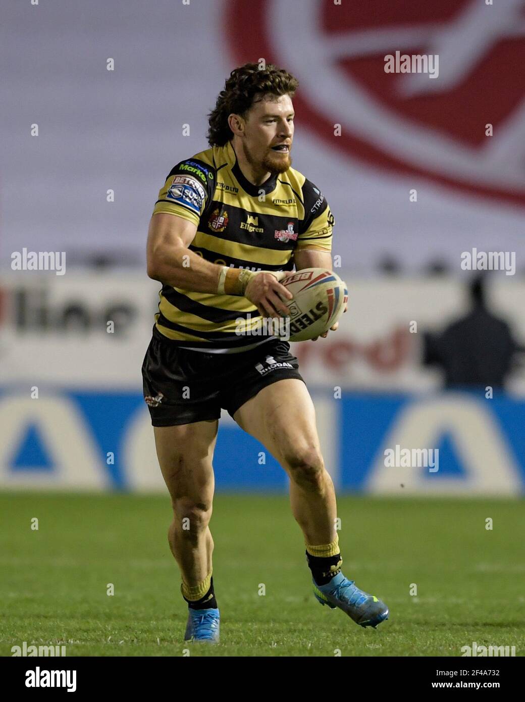 Warrington, Reino Unido. 19th de marzo de 2021. Blake Wallace (6) de Leigh Centurions con el balón en Warrington, Reino Unido el 3/19/2021. (Foto de Simon Whitehead/News Images/Sipa USA) crédito: SIPA USA/Alamy Live News Foto de stock