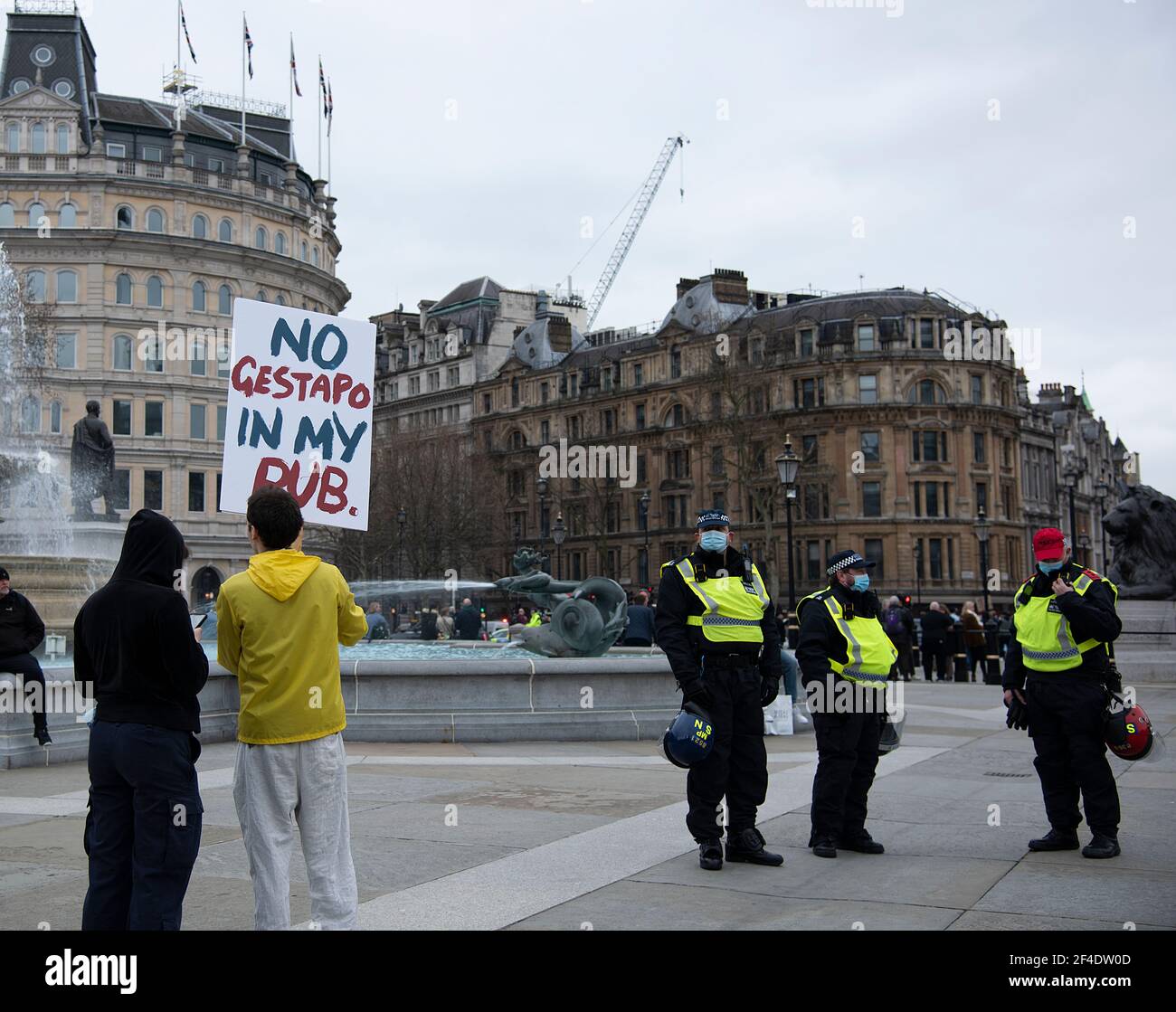 Londres, Reino Unido, 20th Mar 2021, Coronavirus restricciones de bloqueo crédito de demostración: Loredana Sangiuliano/Alamy Live News Foto de stock