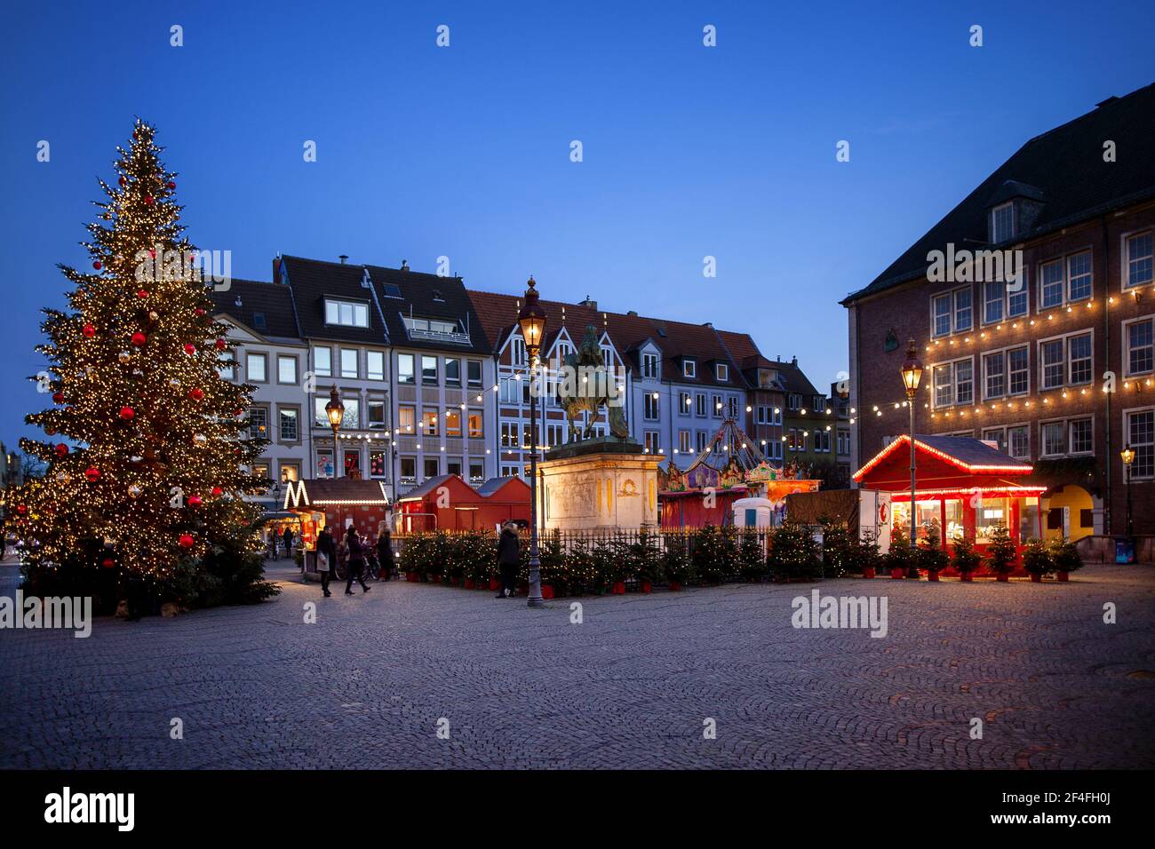 Wehnachtsmarkt en Düsseldorf auf dem Marktplatz, Foto de stock
