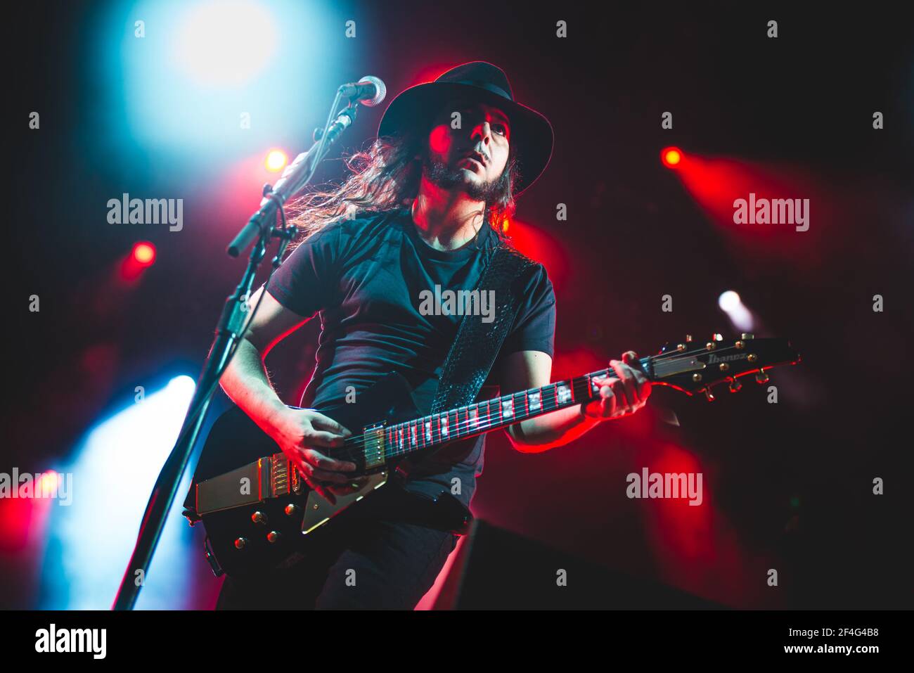 ITALIA, FLORENCIA 2017: Daron Malakian, guitarrista de la banda  estadounidense de cuatro piezas de rock 'System of a Down' (también  conocida como SOAD), tocando en vivo en el escenario Fotografía de stock -