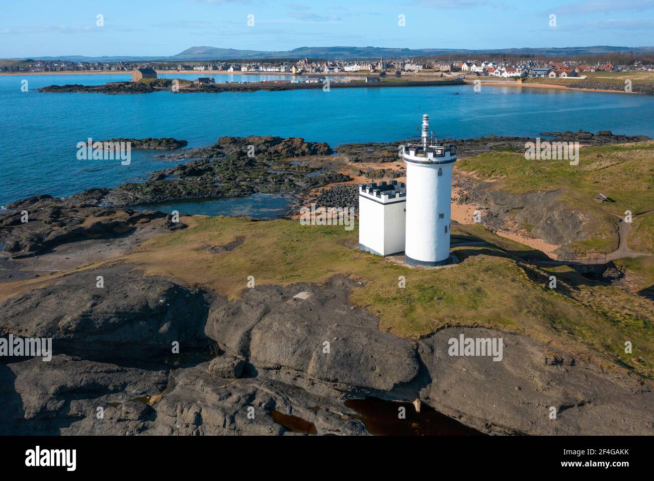 Vista aérea del faro de Elie en el Neuk este de Fife, en Escocia, Reino Unido Foto de stock