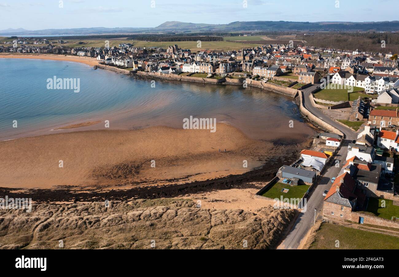 Vista aérea de la aldea de Elie en el este Neuk de Fife, en Escocia, Reino Unido Foto de stock