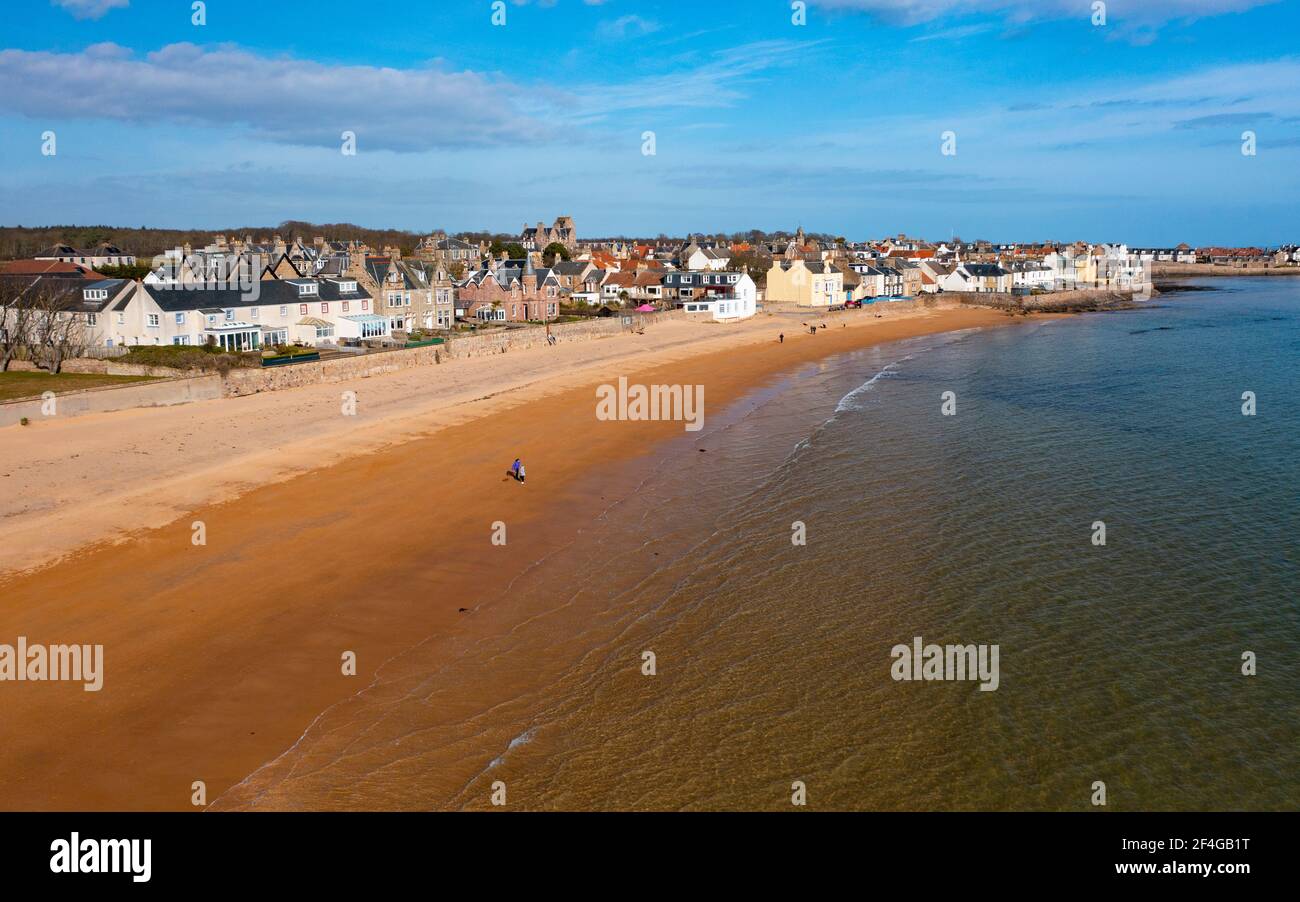 Vista aérea de la playa en Elie en el este Neuk de Fife, en Escocia, Reino Unido Foto de stock