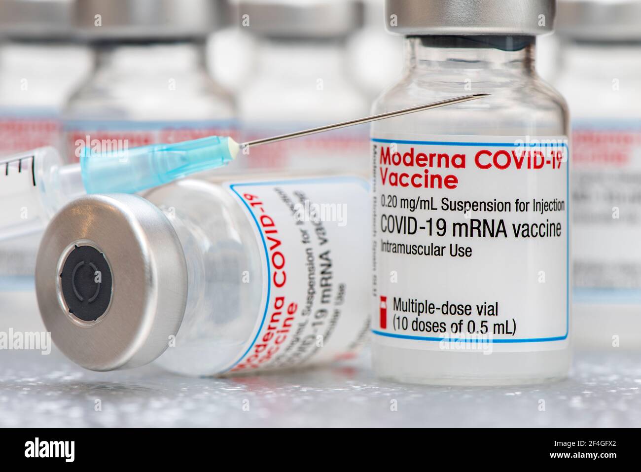 Original COVID-19 Impfampulle der firma moderna Foto de stock