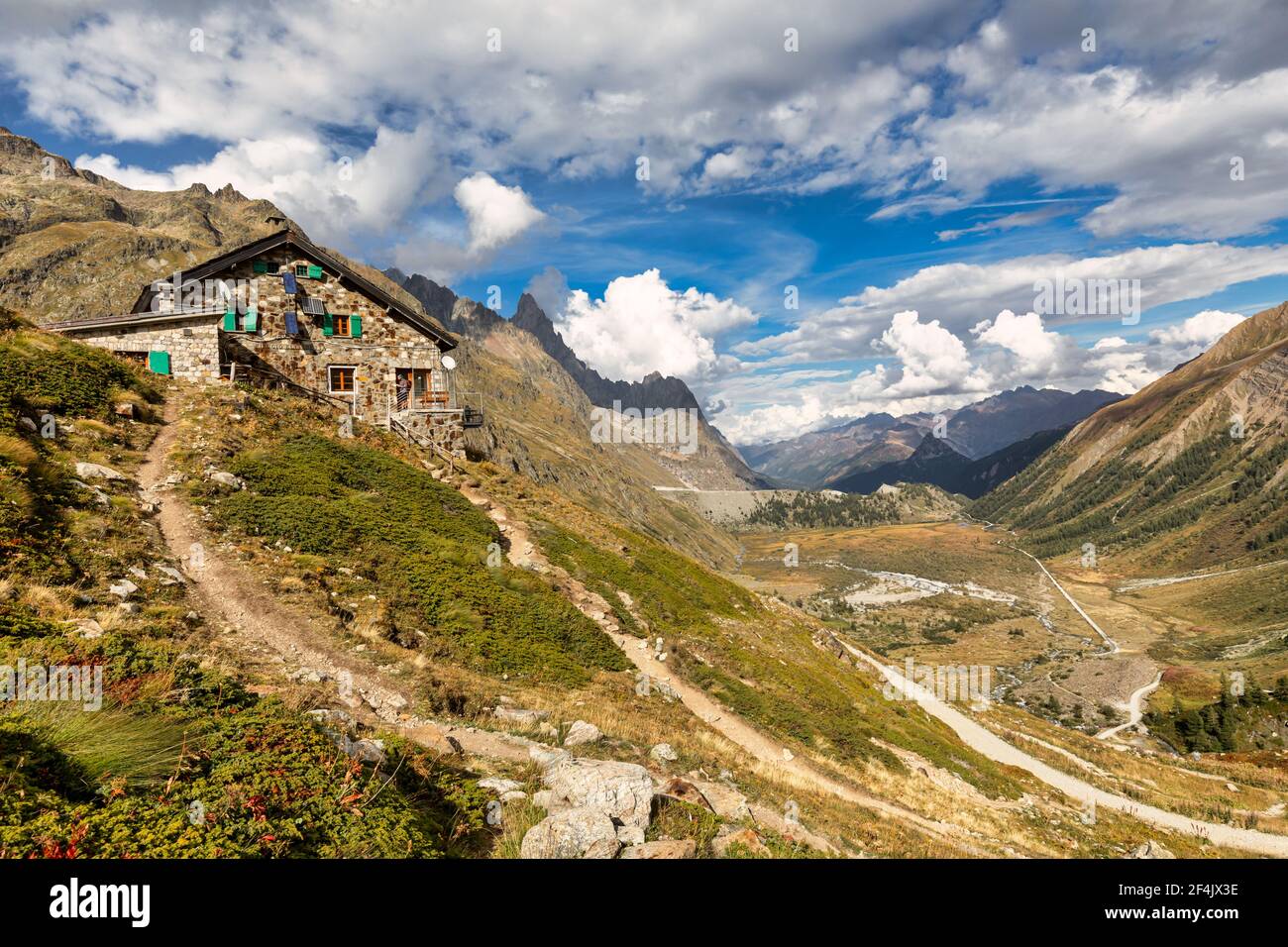 Rifugio Elisabetta, Val Veny, Valle Veny, Aosta, Italia Foto de stock