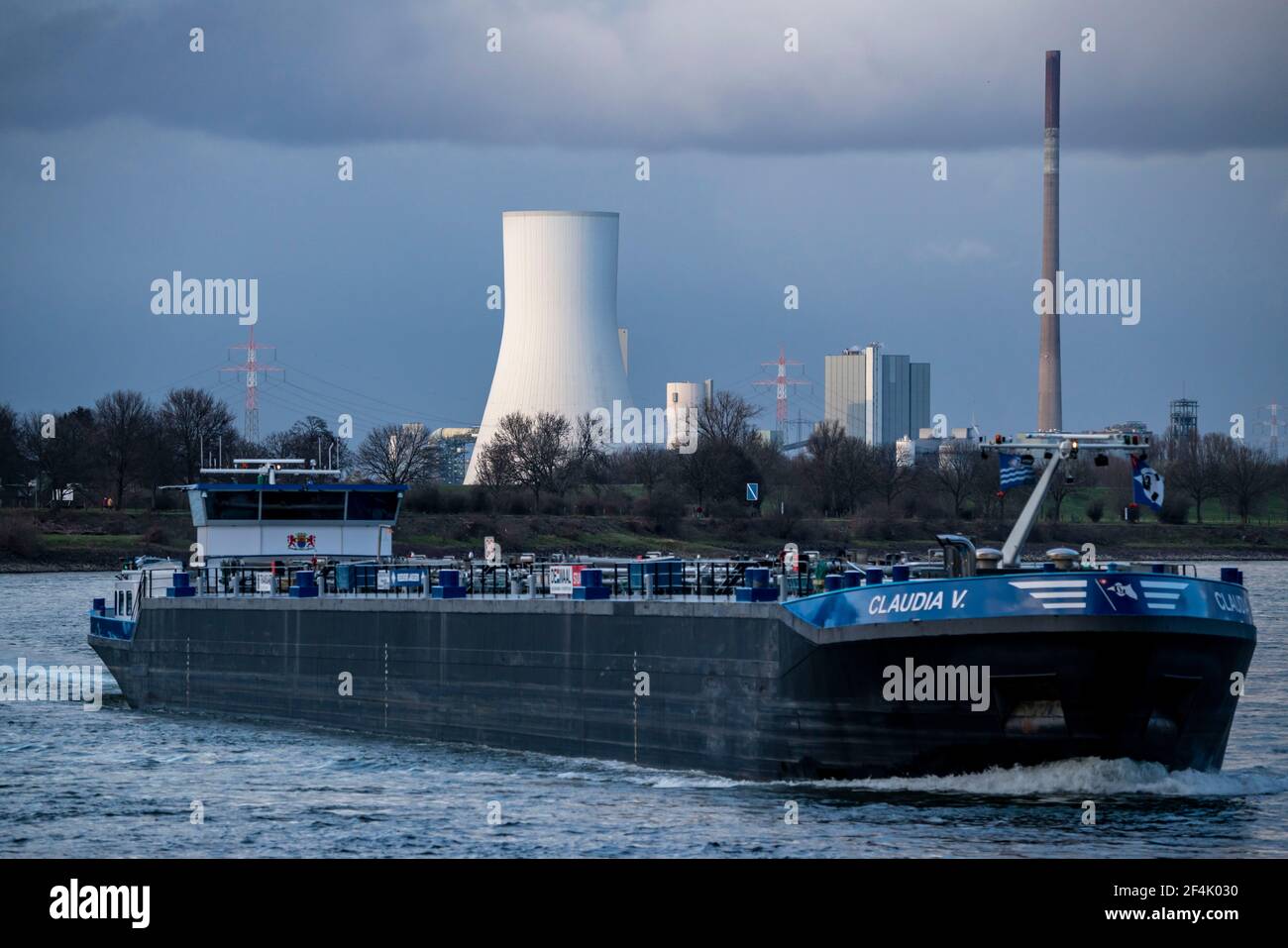 Torre de refrigeración de la central eléctrica de carbón Duisburg-Walsum, en el Rin, operada por STEAG y EVN AG, de 181 metros de altura, unidad central eléctrica 10, Duisbu Foto de stock