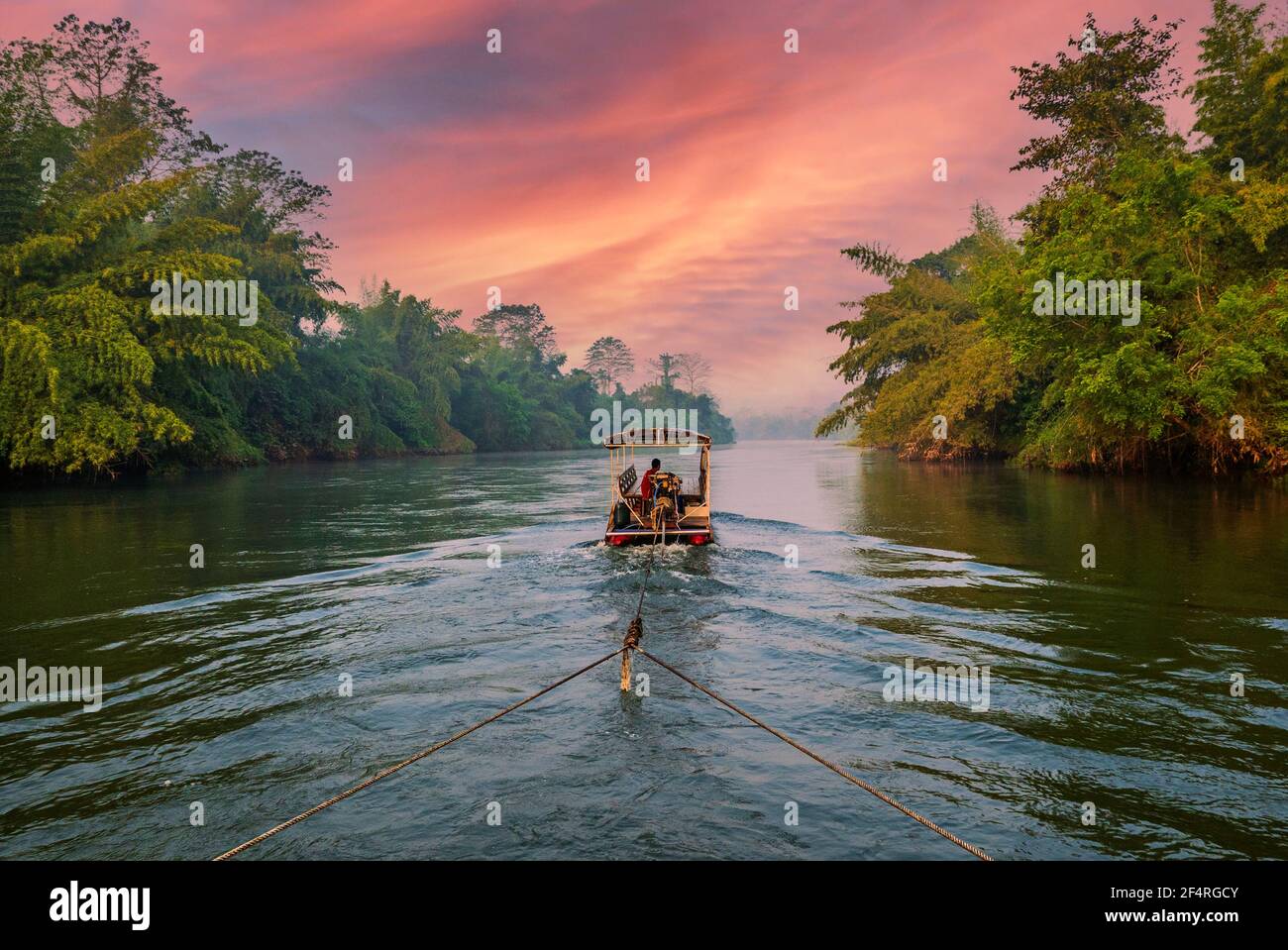 Temprano por la mañana en el río Kwai Foto de stock
