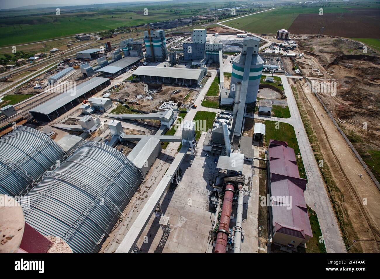 Planta de cemento estándar. Desarrollo de nuevos edificios industriales