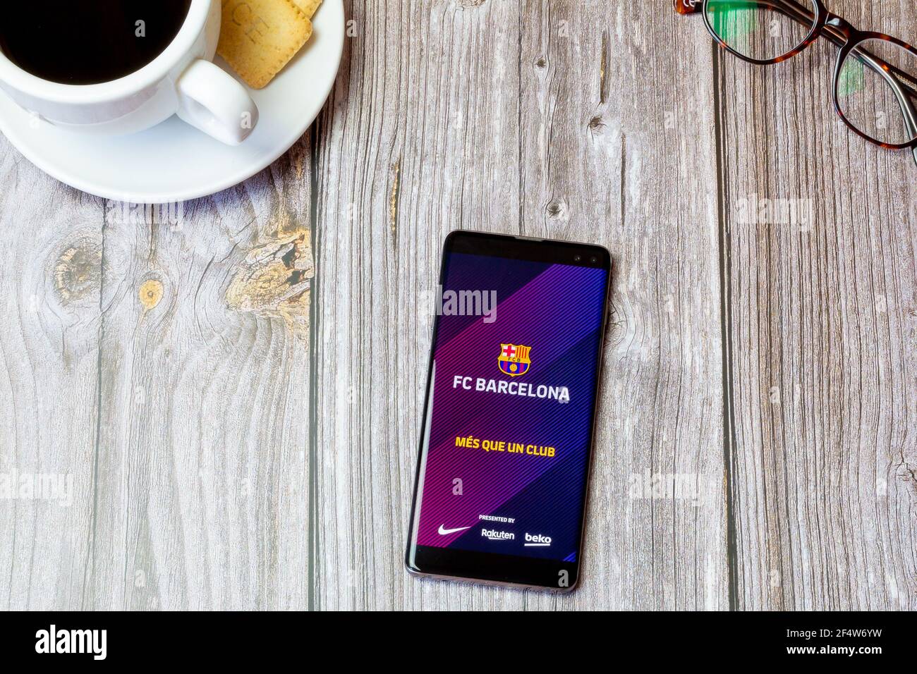 Nike barcelona telefono deals