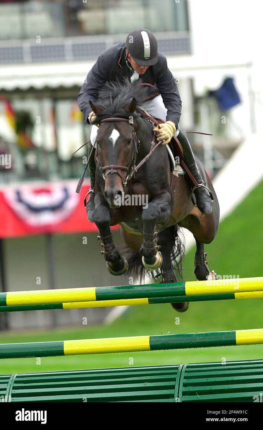 CSIO Masters, Spruce Meadows, septiembre de 2002, Stanny van Paesschen (BEL) montar Bioagria Joyau Hoftenbos Foto de stock