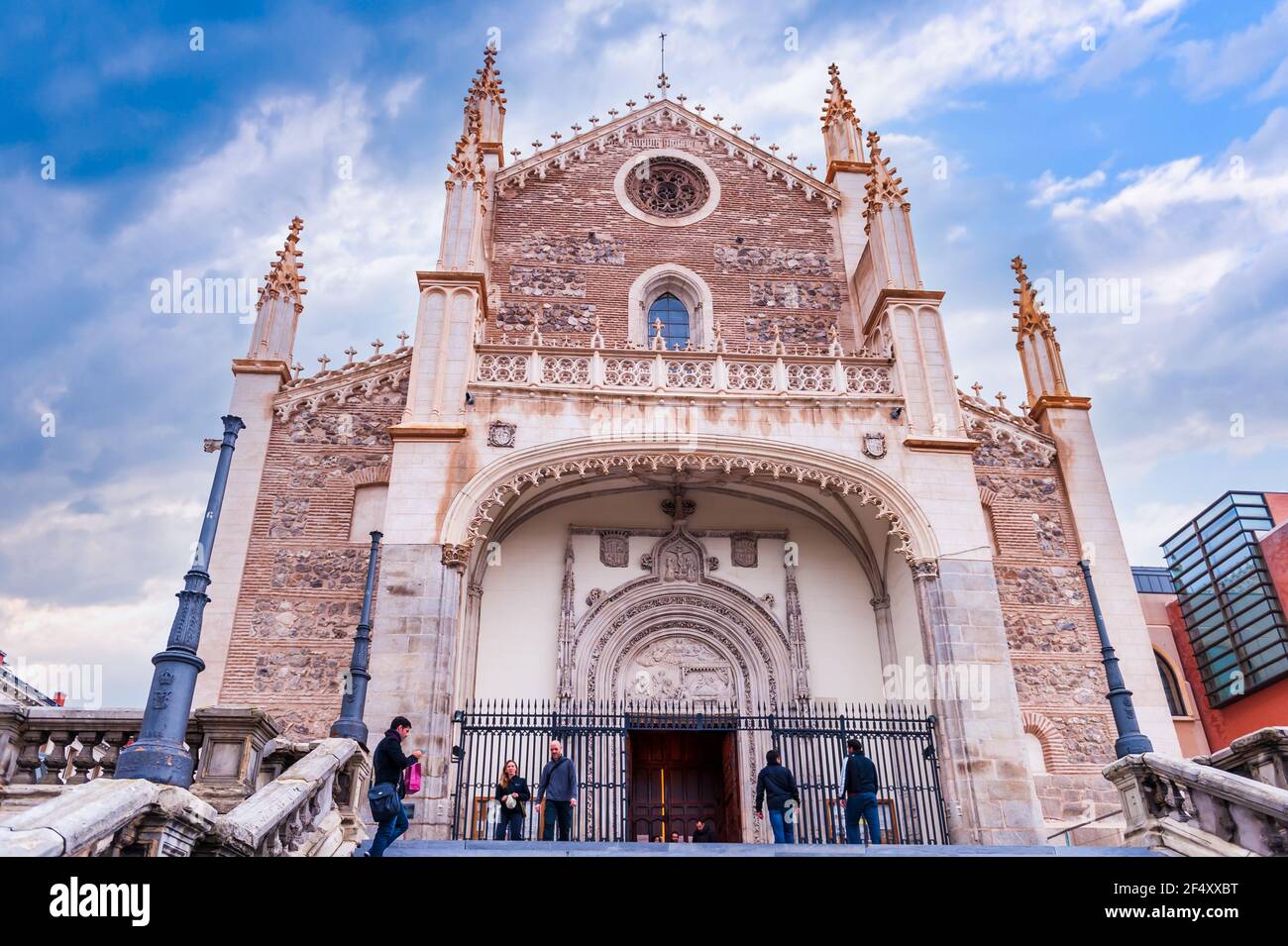Iglesia de San Jerónimo detrás del famoso Museo del Prado en Madrid en