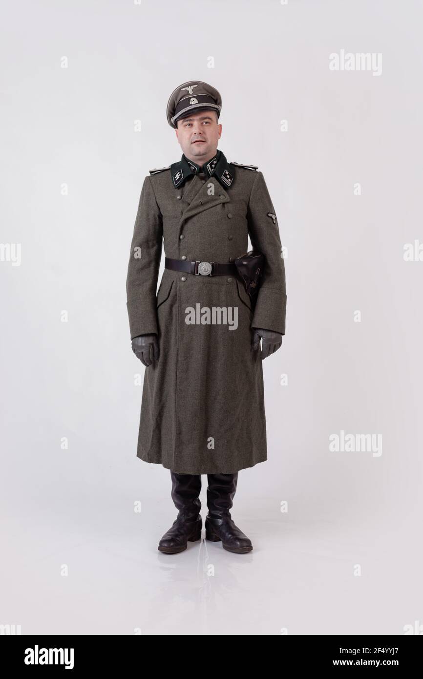 Actor masculino reenactor en uniforme militar histórico como oficial Del  Ejército Alemán durante la Segunda Guerra Mundial Fotografía de stock -  Alamy