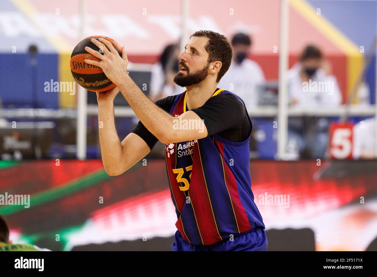 Nikola Mirotic del FC Barcelona durante el partido Liga Endesa entre el FC  Barcelona y Movistar estudiantes en el Palau Blaugrana de Barcelona, España  Fotografía de stock - Alamy