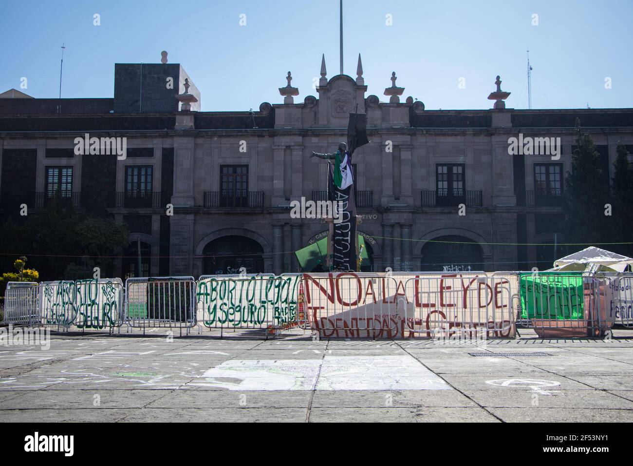 No exclusivo: TOLUCA, MÉXICO - MARZO 23: Una mujer participa durante una protesta para exigir la despenalización del aborto es el Estado de México. Desde marzo Foto de stock