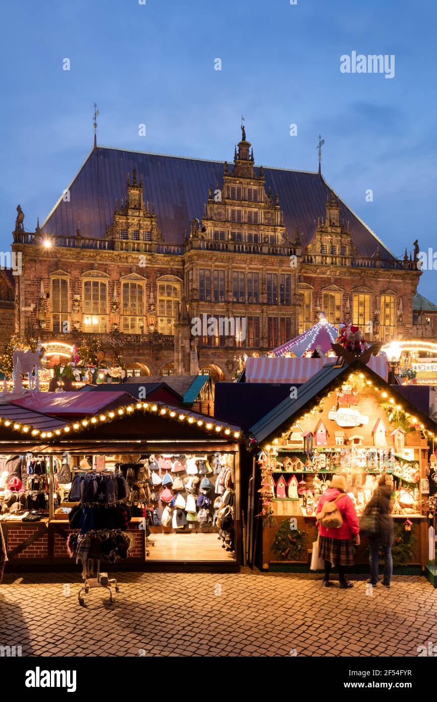 Geografía / viajes, Alemania, Bremen, mercado, ayuntamiento, Mercado de Navidad, Derechos adicionales-liquidación-Información-no-disponible Foto de stock