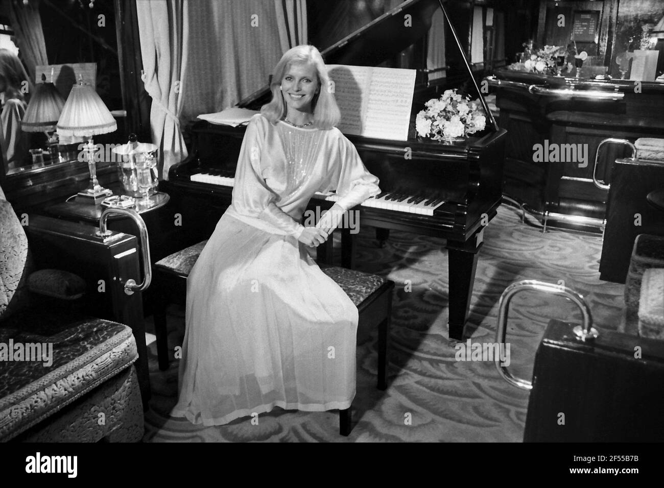 Cheryl Ladd en YTV serie en noviembre de 1984 asesinato en El Orient Express Foto de stock