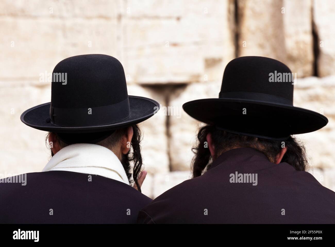 Israel, Jerusalén, judíos ortodoxos orando en el Muro Occidental Foto de stock