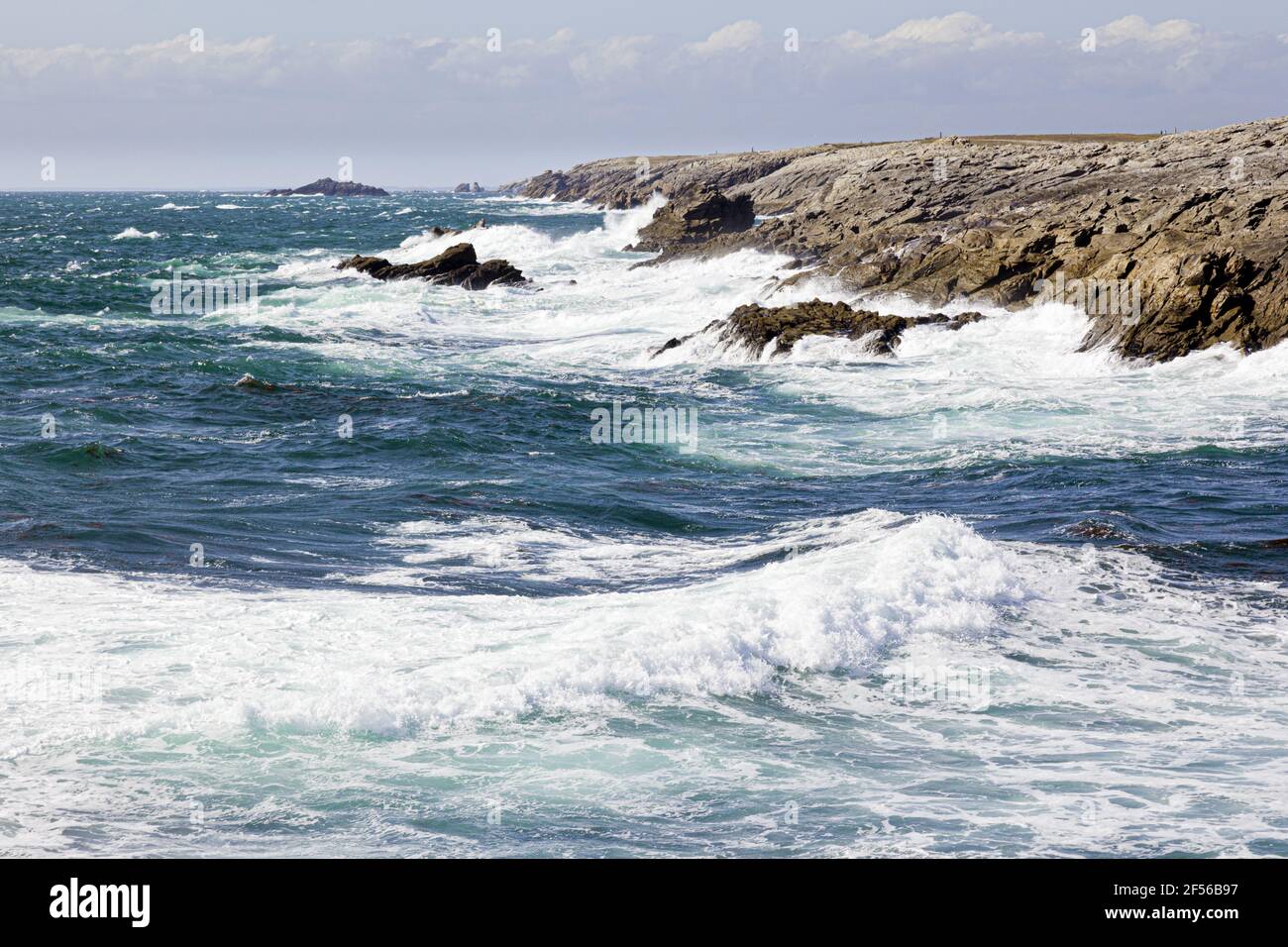 La costa occidental de la península de Quiberon - La Côte Sauvage - a mendigar er Goalennec, Bretaña, Francia Foto de stock