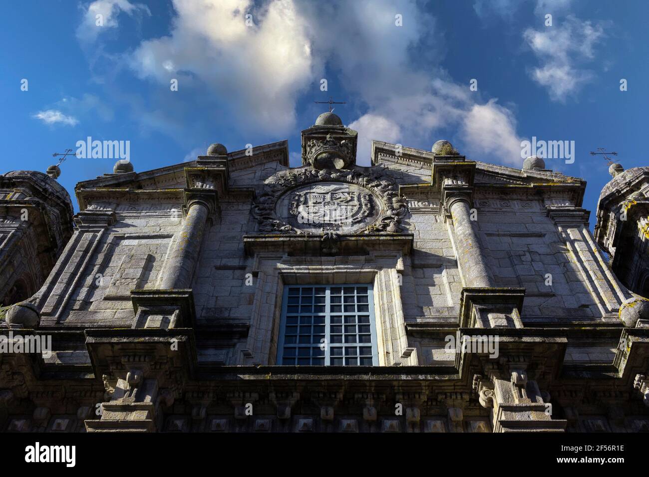 Edificios históricos de piedra, en Galicia España Foto de stock