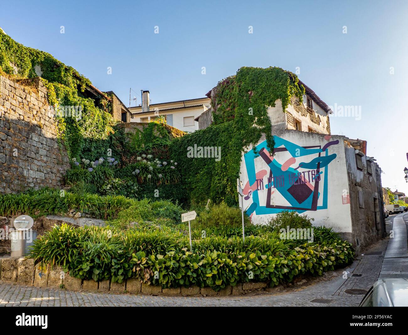 Viseu, Portugal; 2020 de agosto: Vista de algunas de las obras del festival  de arte callejero de Viseu Fotografía de stock - Alamy
