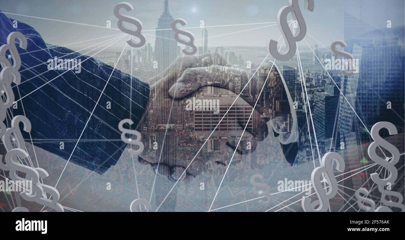 Composición de los empresarios estrechando las manos con la red de conexiones con símbolos de párrafo Foto de stock