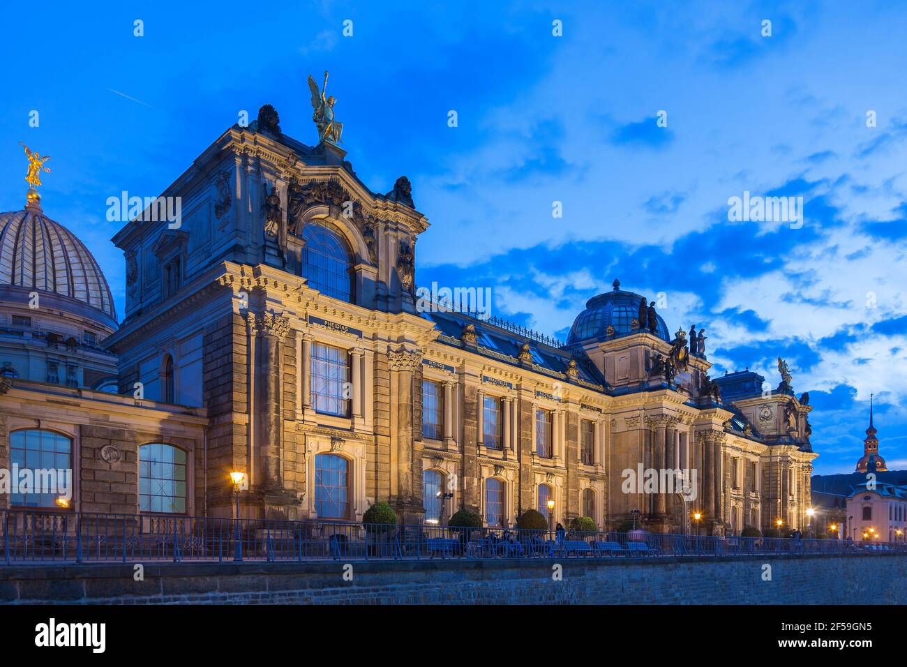 Geografía / viajes, Alemania, Dresde, Bruehl's Terrace con academia de artes, Derechos adicionales-liquidación-Info-no-disponible Foto de stock