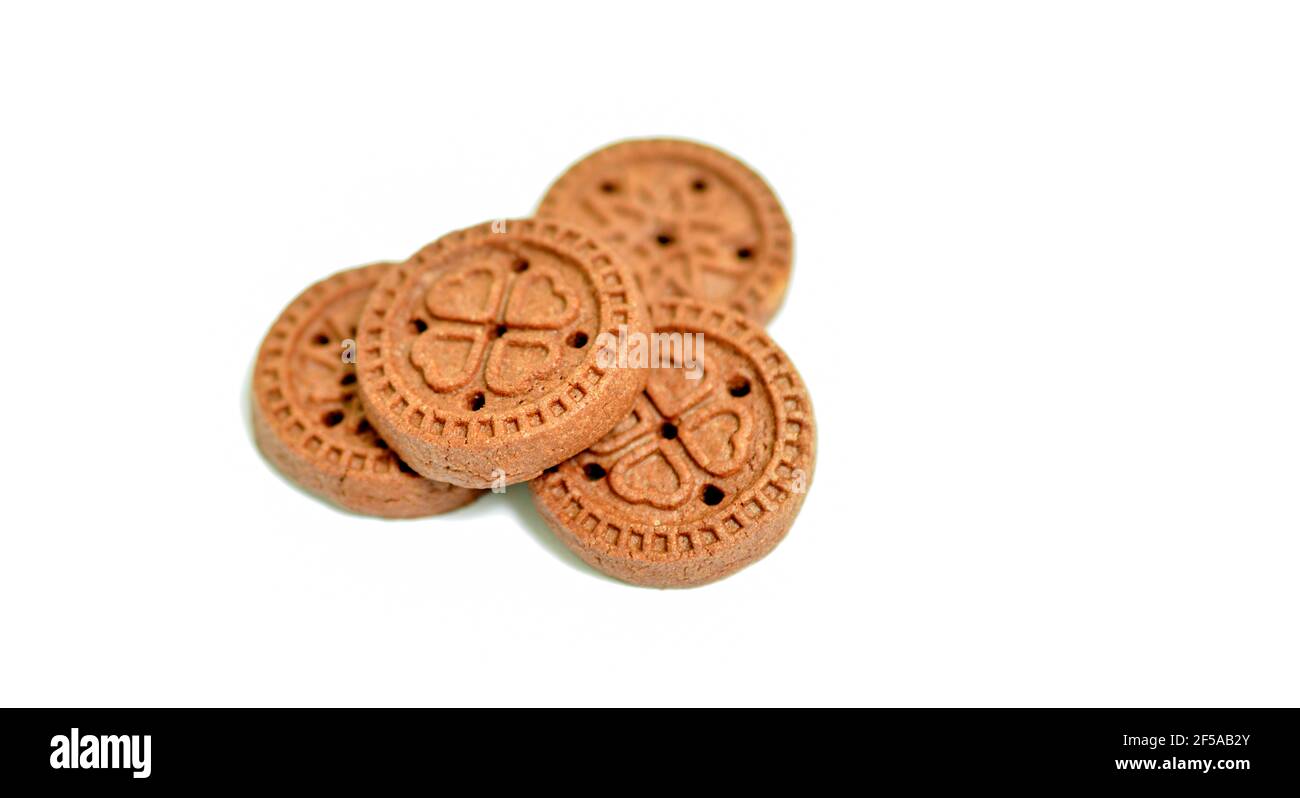 Galletas de chocolate en la imagen blanca Foto de stock