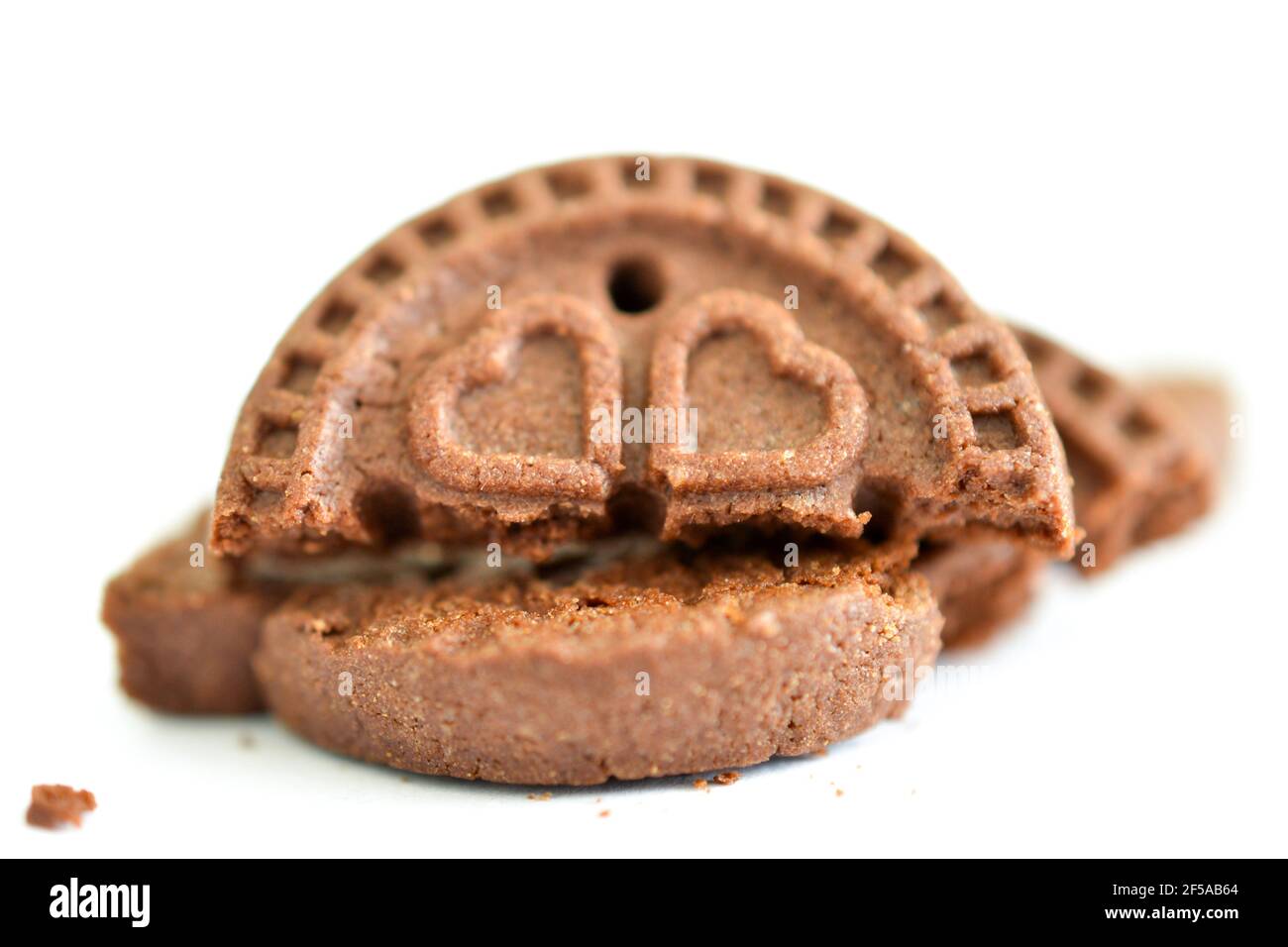 Galletas de chocolate en la imagen blanca Foto de stock