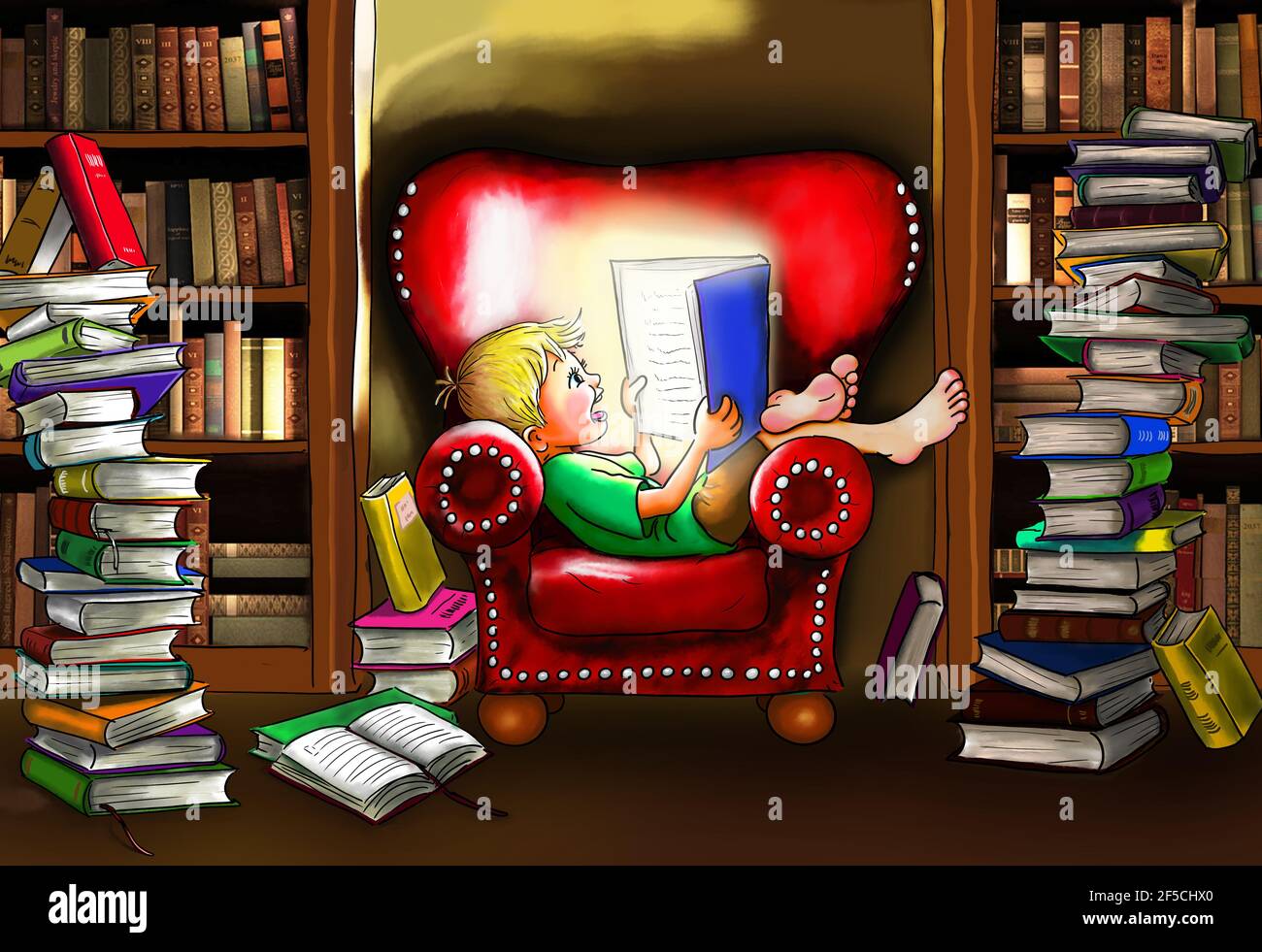 Niño se sienta descalzo cómodamente en un gran sillón de cuero en rojo con un libro en la mano, le está emanando. Lee con entusiasmo y está sonriendo Foto de stock