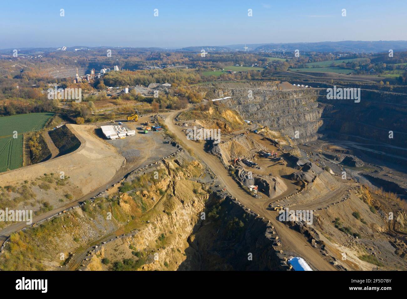 Foso de piedra caliza Oetelhofen, parte norte, foto de drone, Alemania, Renania del Norte-Westfalia, Bergisches Land, Wuppertal Foto de stock