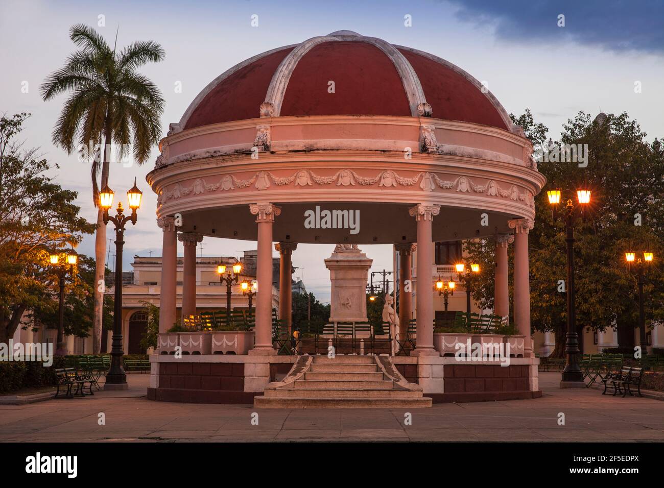 Cuba, Cienfuegos, Parque Martí, Bandstand Foto de stock