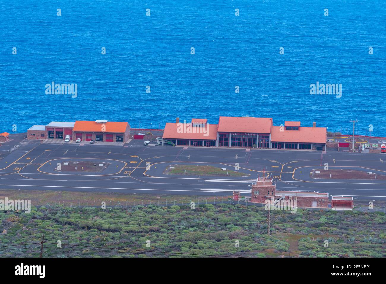 Vista aérea del aeropuerto de el Hierro en las Islas Canarias, España  Fotografía de stock - Alamy