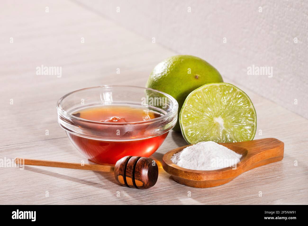 Miel, limón y bicarbonato de soda para máscara facial Fotografía - Alamy