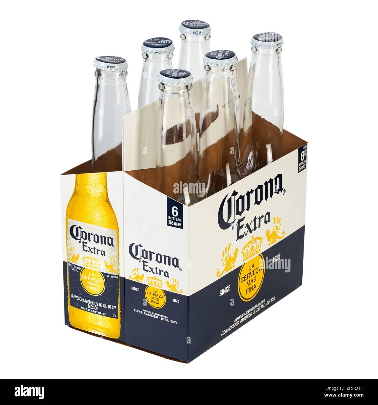 Ucrania, Kiev - Febrero de 23. 202: Un paquete de 6 vacío de Corona Extra  Beer aislado sobre fondo blanco, vista lateral. Corona es la abeja  importada más popular Fotografía de stock - Alamy