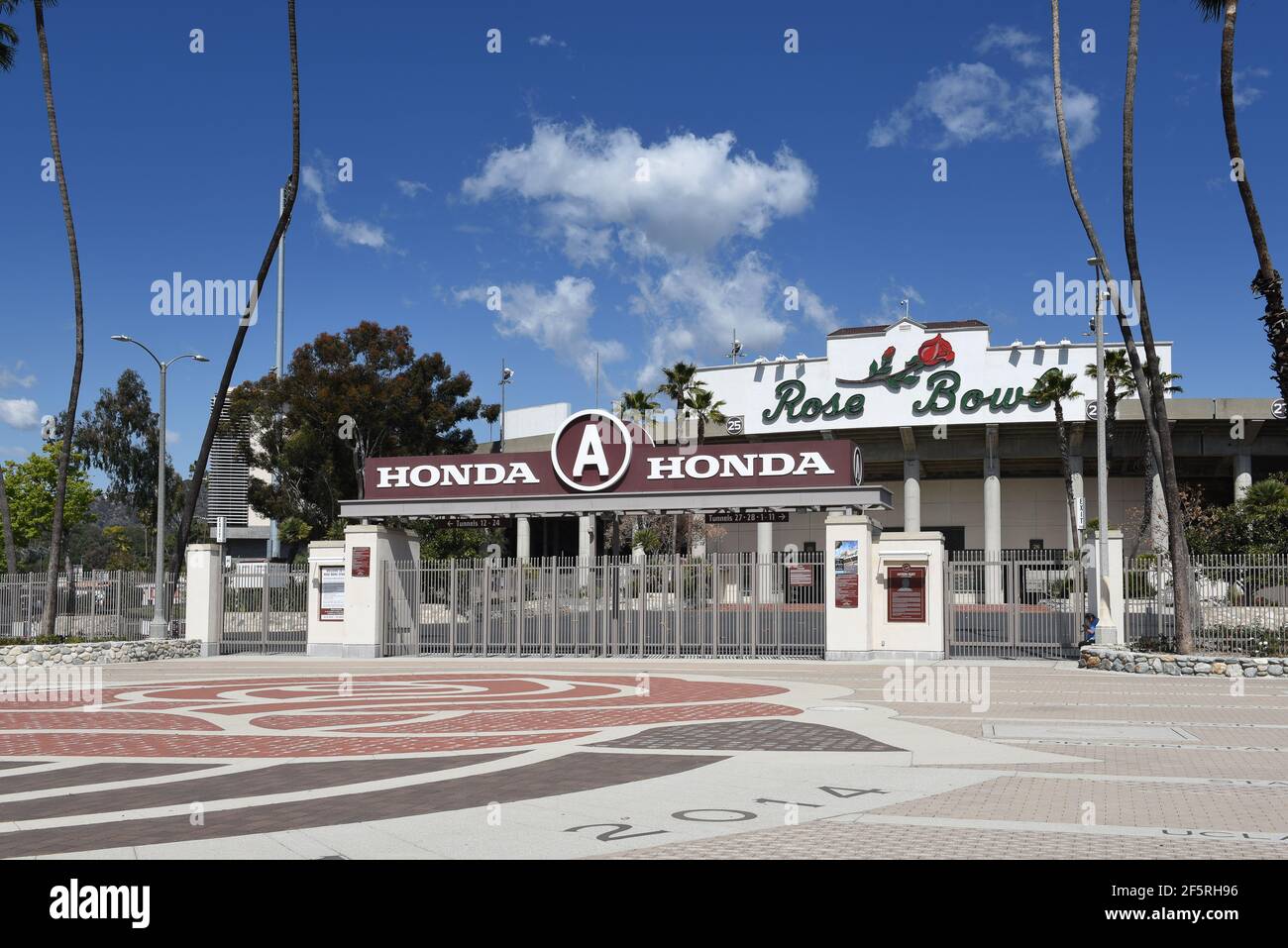PASADENA, CALIFORNIA - 26 MAR 2021: El estadio de fútbol Rose Bowl en el sur de California. Foto de stock