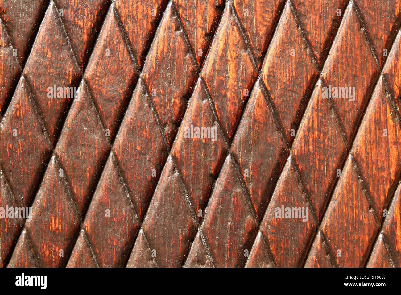 Textura de una superficie de madera con imitación de cuero tallada a mano.  Volterra. Toscana. Italia Fotografía de stock - Alamy