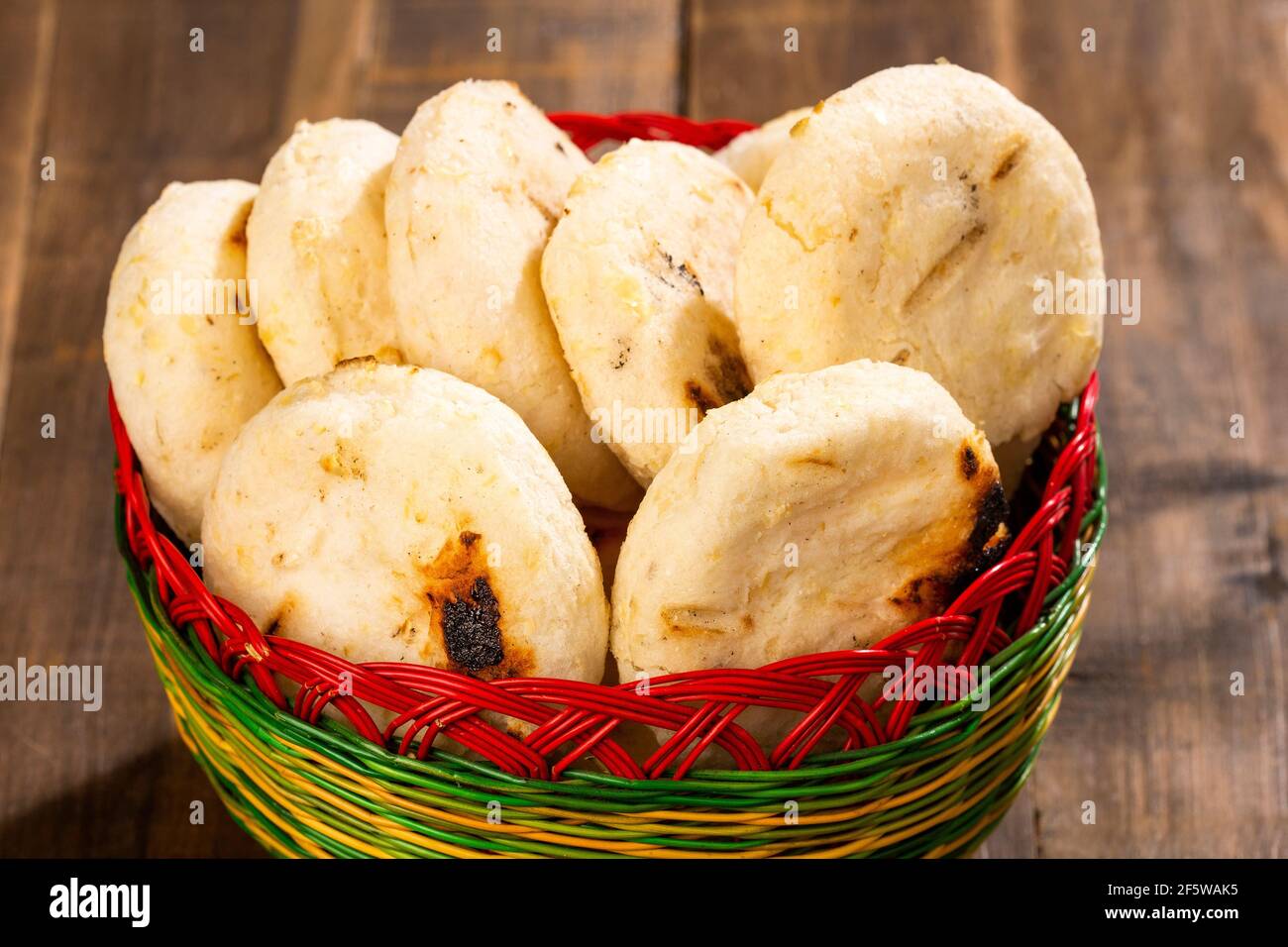 Arpa de maíz, tradición colombiana - Desayuno colombiano Fotografía de  stock - Alamy